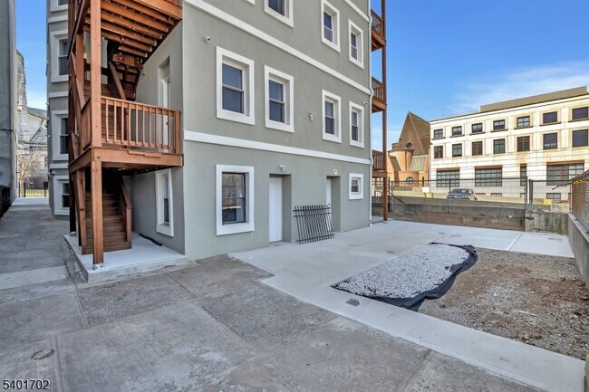 Building Photo - 155 Clifton Ave