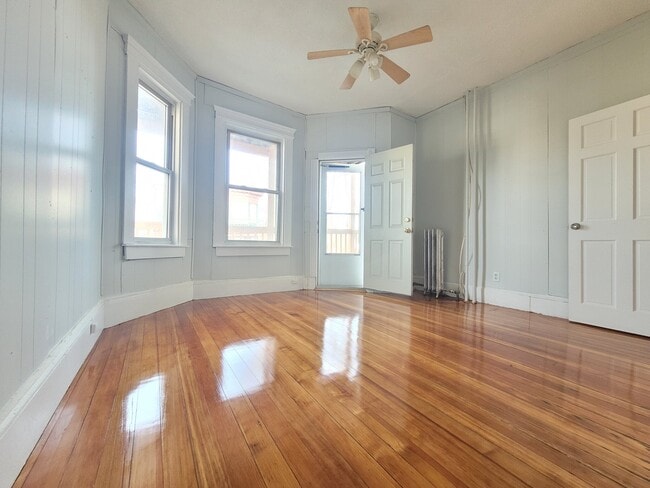 Building Photo - 110 Howland St