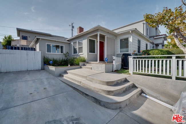 Primary Photo - 8305 Colegio Dr