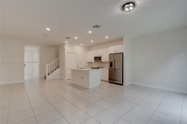 Building Photo - 15826 NW 91st Ct