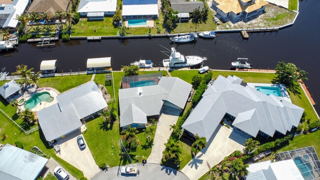 Building Photo - 1360 SW Albatross Way