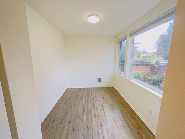 Building Photo - 3 Bedroom Central District Townhome w/ Garage, AC & Rooftop Deck