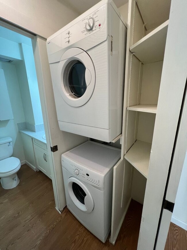 Building Photo - Located in the center of Waikiki- Fairway Villa