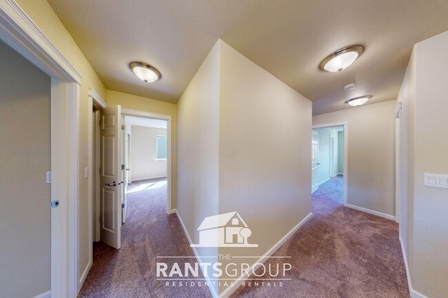 Building Photo - Spacious home in the Olympia School Distri...