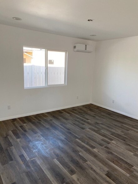 Building Photo - 1419 W 216th St