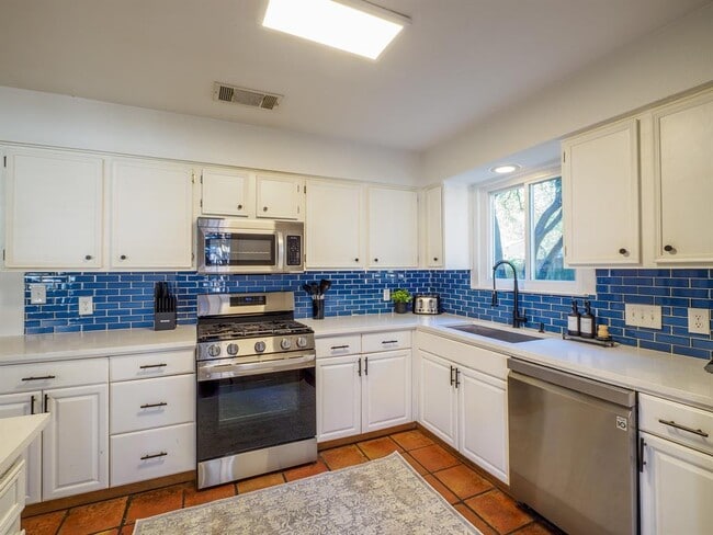 Building Photo - 12802 Carrera Dr