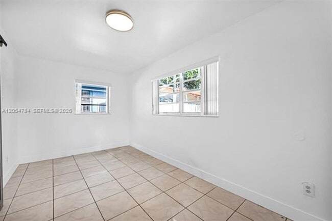 Building Photo - 3233 SW 25th St