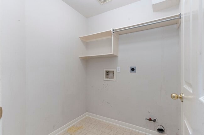 Building Photo - 10415 Courtley St
