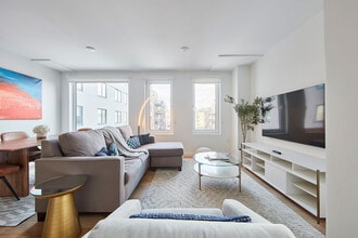 Building Photo - 1b Marshall Dr