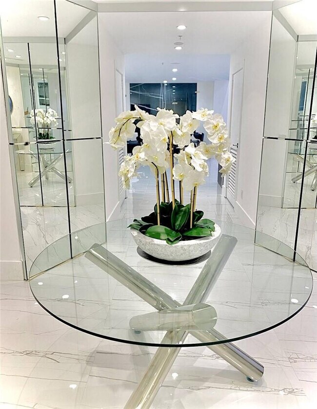 Building Photo - 350 SE 2nd St