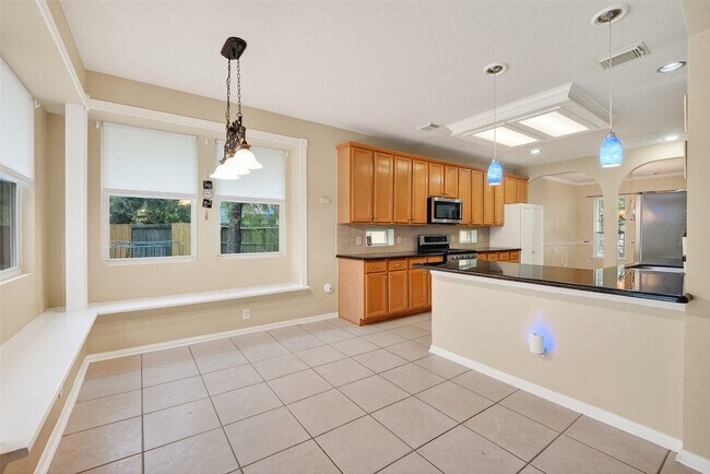 Building Photo - 2203 Lakewind Ln