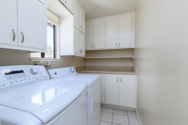 Building Photo - Leisure Village Rental - Popular Amalfi Mo...