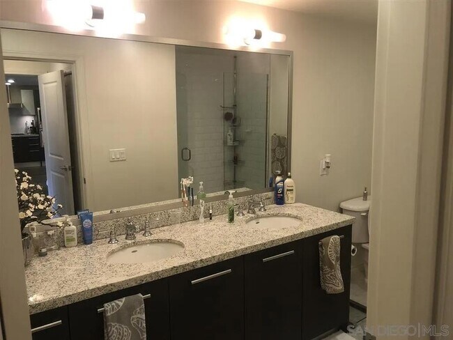 Building Photo - 1431 Pacific Hwy