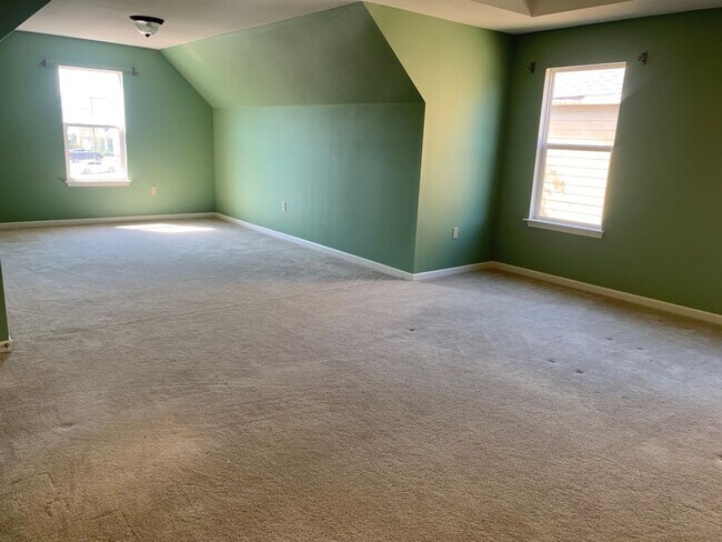 Building Photo - 14203 Cloverhill Blvd