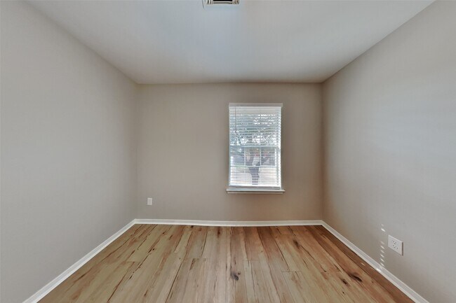 Building Photo - 4818 Twisting Rd