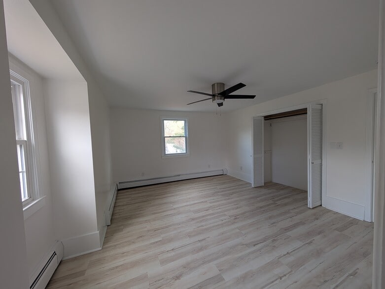 Building Photo - 246 Bonin St