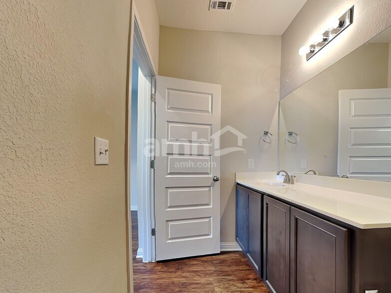 Building Photo - 5904 Gerard Dr