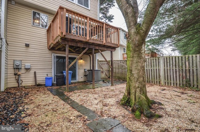 Building Photo - 27 Cross Country Ct