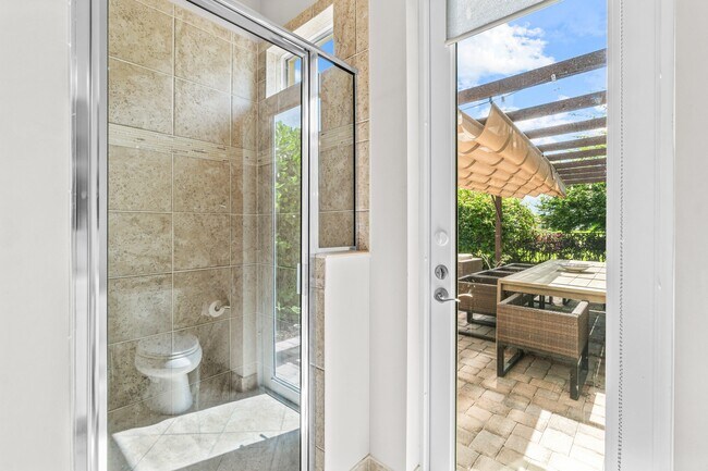 Building Photo - 114 Carmela Ct