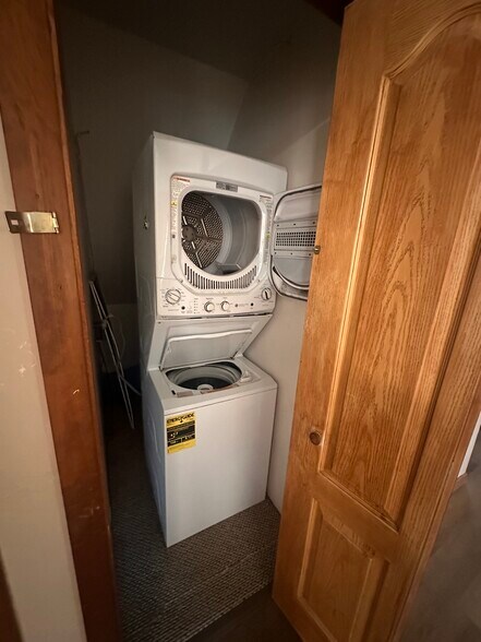 Building Photo - 117 Short St