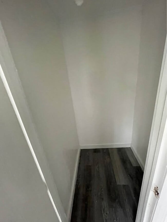 Building Photo - 704 Beverly Dr