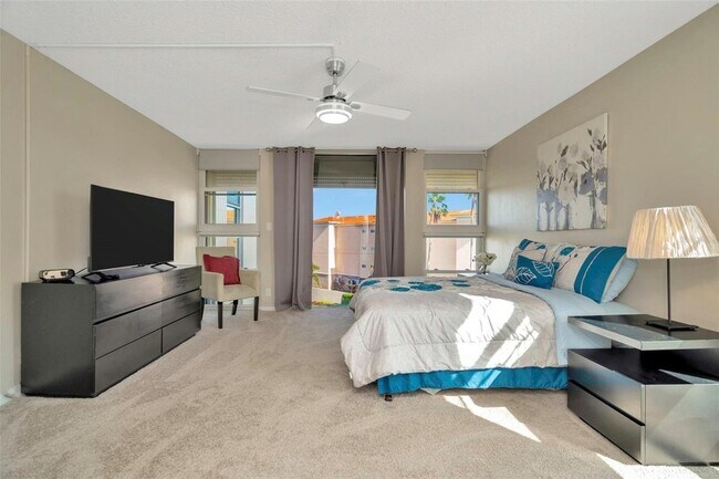 Building Photo - 7400 Sun Island Dr S