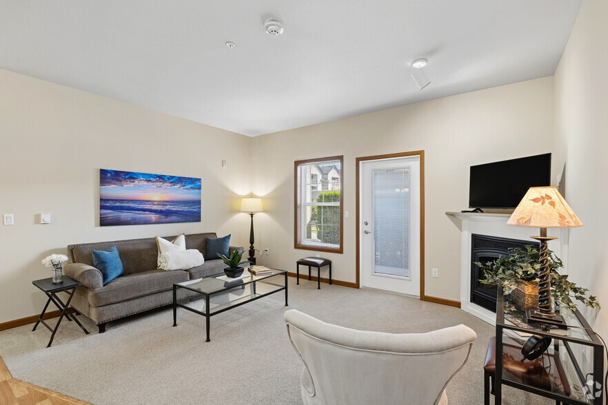 2BR, 2BA - 1,084SF - Living Room - Linden Lane Apartments