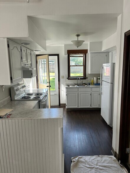 Building Photo - 1329 Walnut Dr