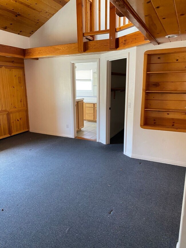 Building Photo - 6579 Del Playa Dr