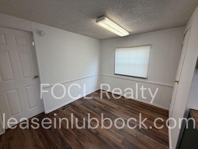 Building Photo - 122 N County Rd