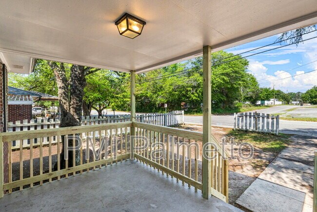 Building Photo - 1611 Holland St