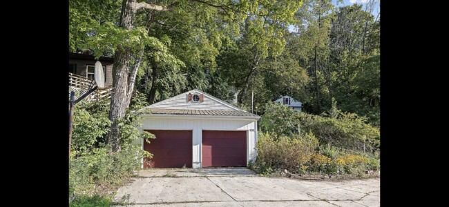 Building Photo - W5621 Wehmeyer St