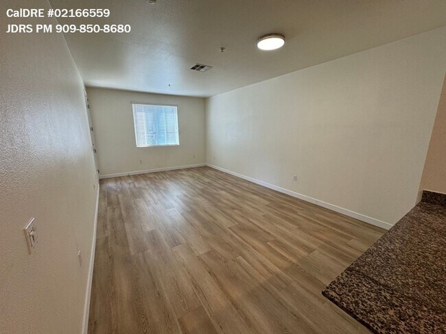 Building Photo - Price Lowered! Irvine 1 Bedroom Condo