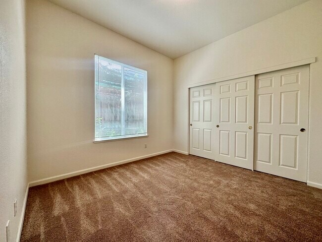 Building Photo - Beautiful, newly remodeled home in Fair Oaks!