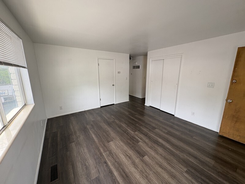 Building Photo - 2630 S Windsor Cir