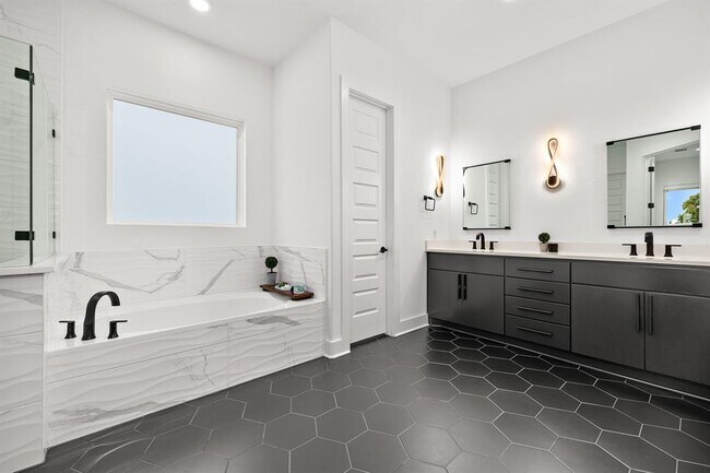 Building Photo - 3417 Pr Hts Dr