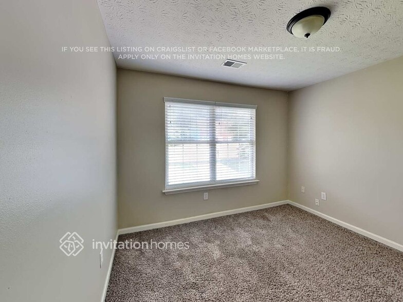 Building Photo - 320 Birchmere Close SW