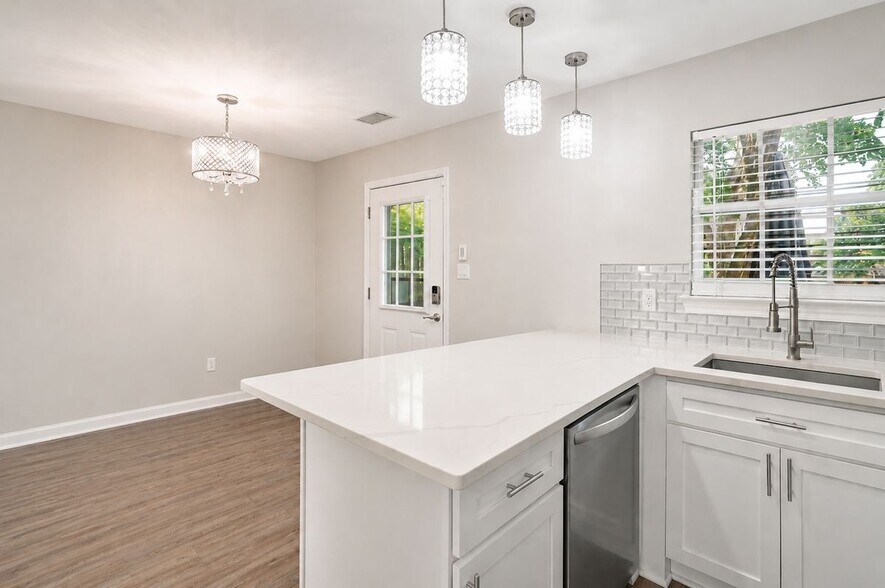 Building Photo - 4181 Bluebird Dr