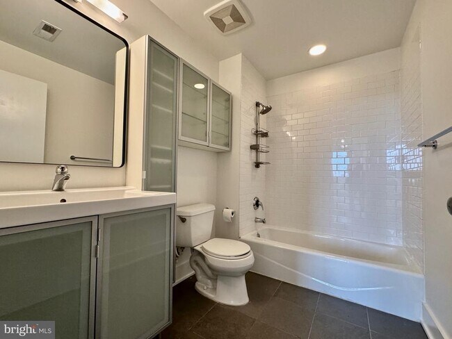 Building Photo - 1616 11th St NW