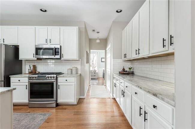 Building Photo - 4735 Longcourt Dr