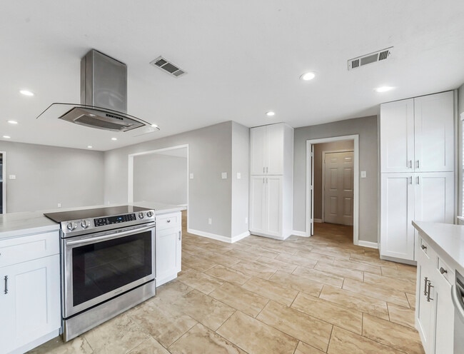 Building Photo - 5807 Burlinghall Dr