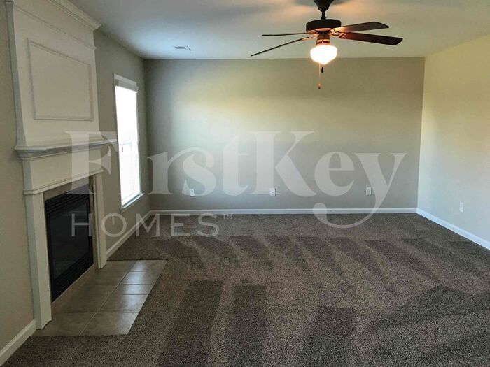 Building Photo - 855 Stonehaven Rd SW