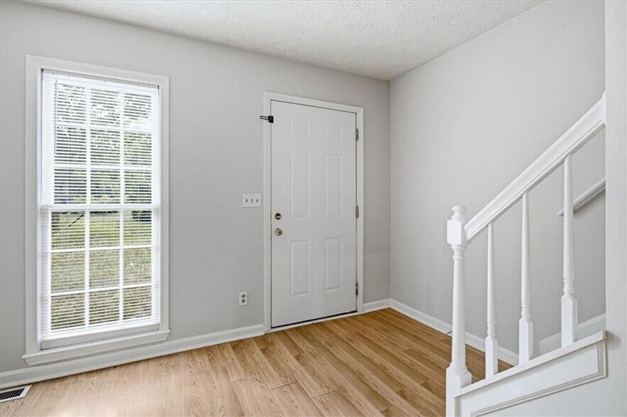 Building Photo - 1337 Sweet Pine Dr