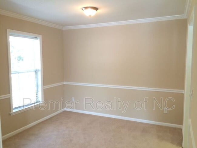 Building Photo - 126 River Oaks Ct