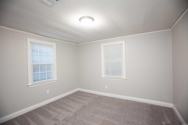 Building Photo - 5008 Lynch Dr