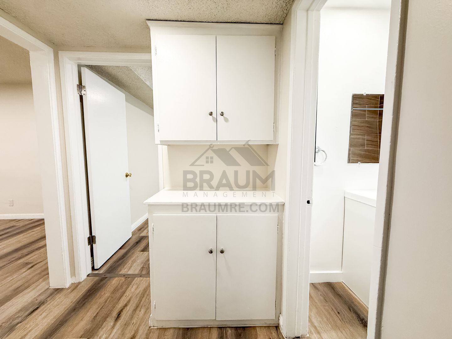 Building Photo - 6039 Whitsett Ave