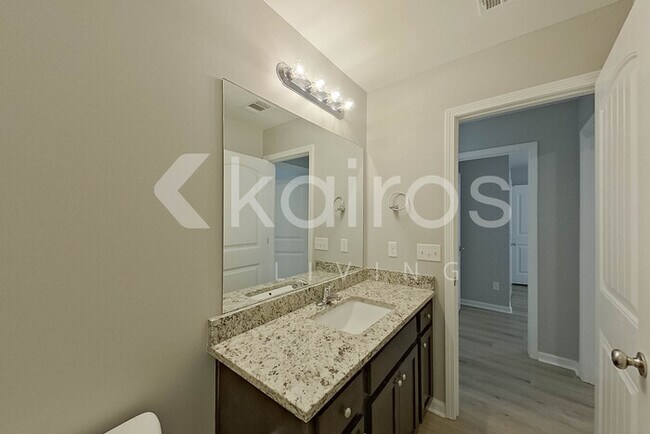 Building Photo - 105 Colonial Wy