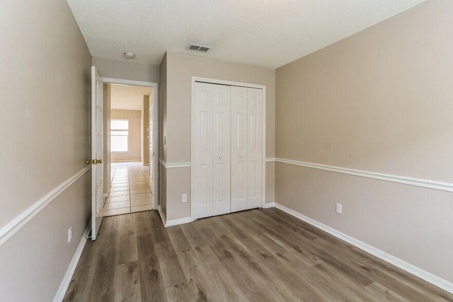 Building Photo - 1324 Crimson Clover Ln