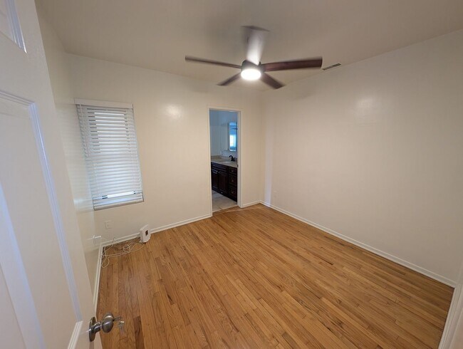 Building Photo - 748 W Gage Ave