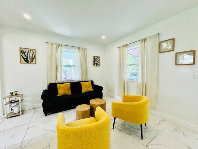 Building Photo - 133 SW 22nd Terrace